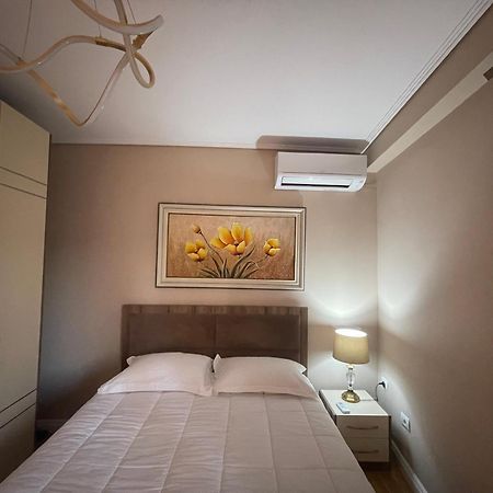Deoni Apartment Luxury Tirana Eksteriør billede