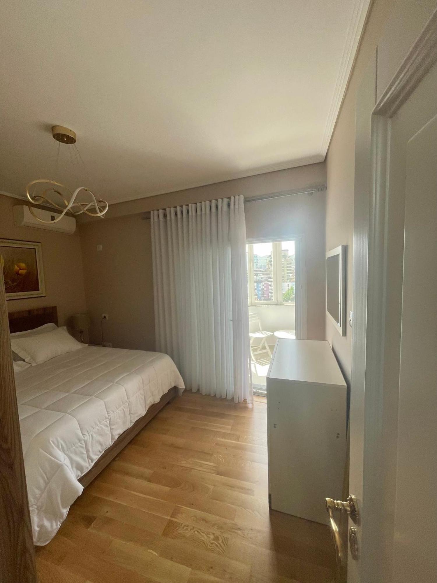 Deoni Apartment Luxury Tirana Eksteriør billede