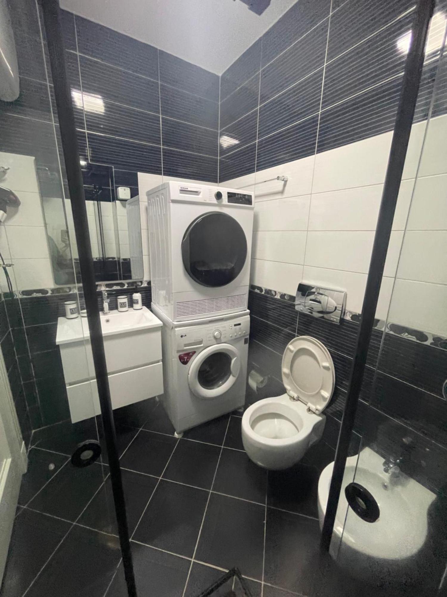 Deoni Apartment Luxury Tirana Eksteriør billede