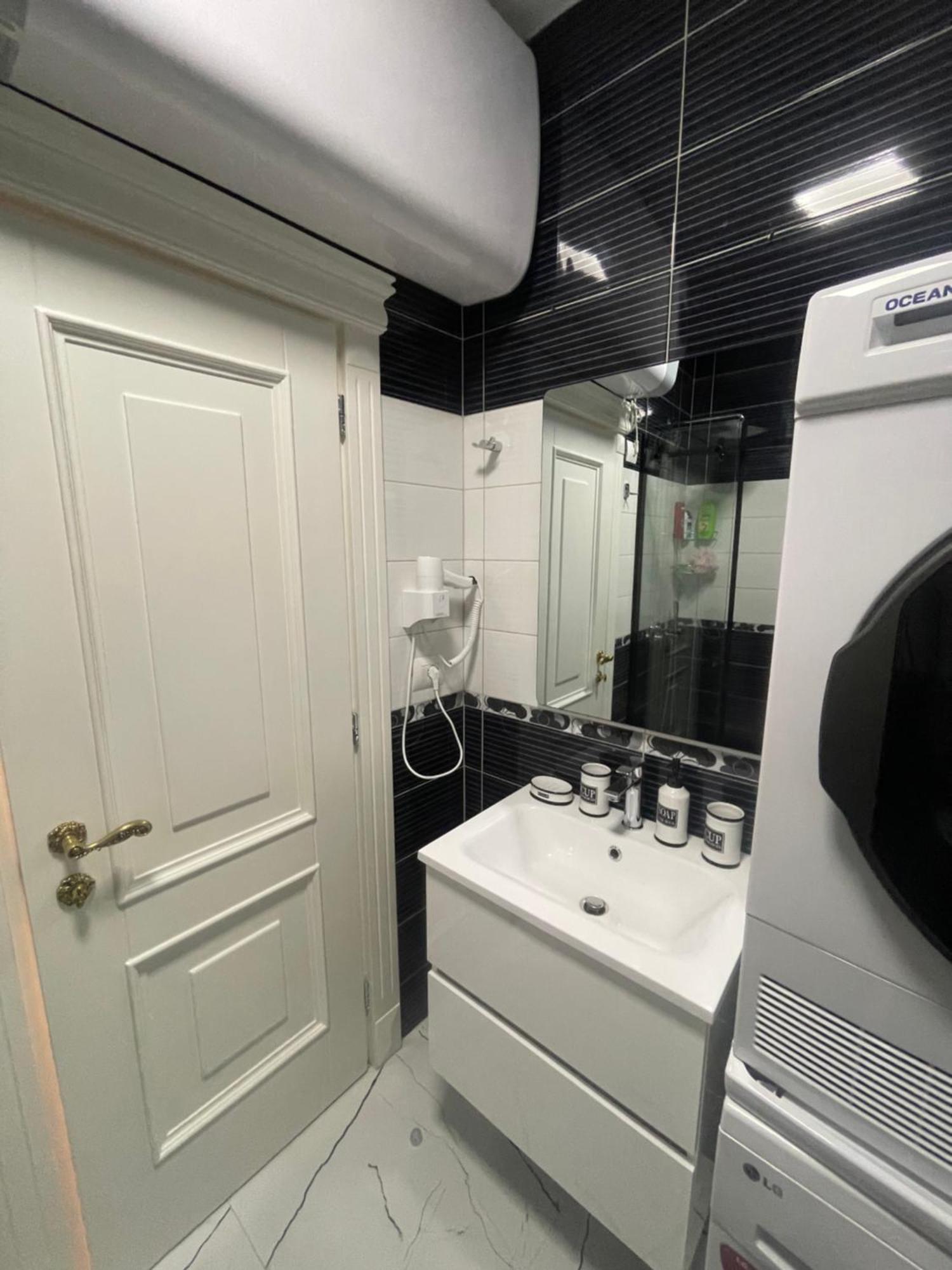 Deoni Apartment Luxury Tirana Eksteriør billede