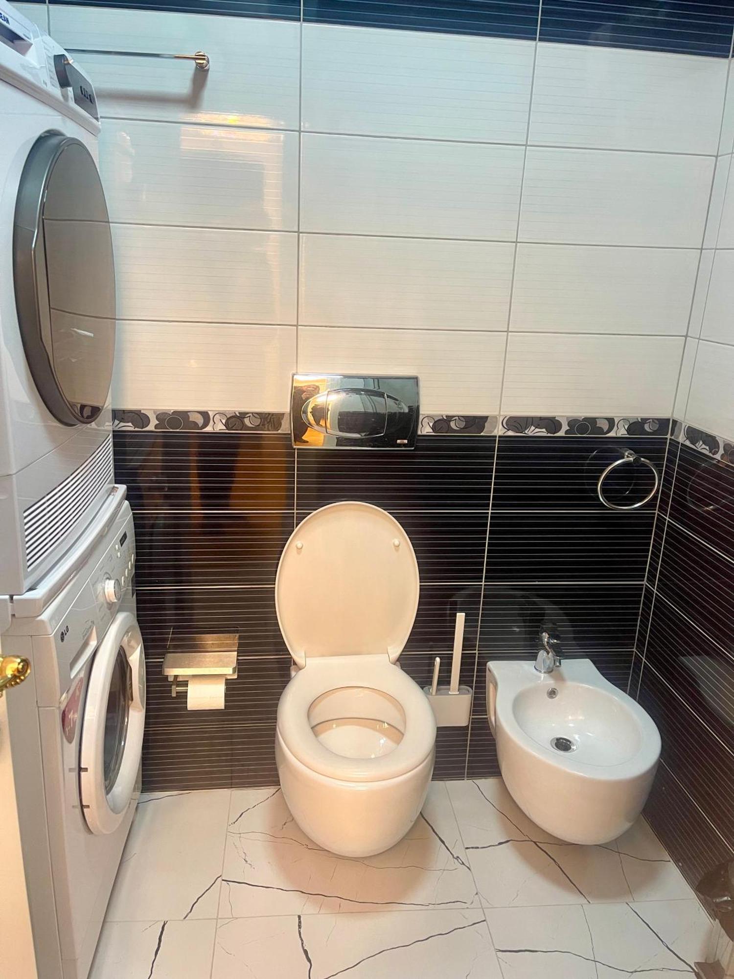 Deoni Apartment Luxury Tirana Eksteriør billede