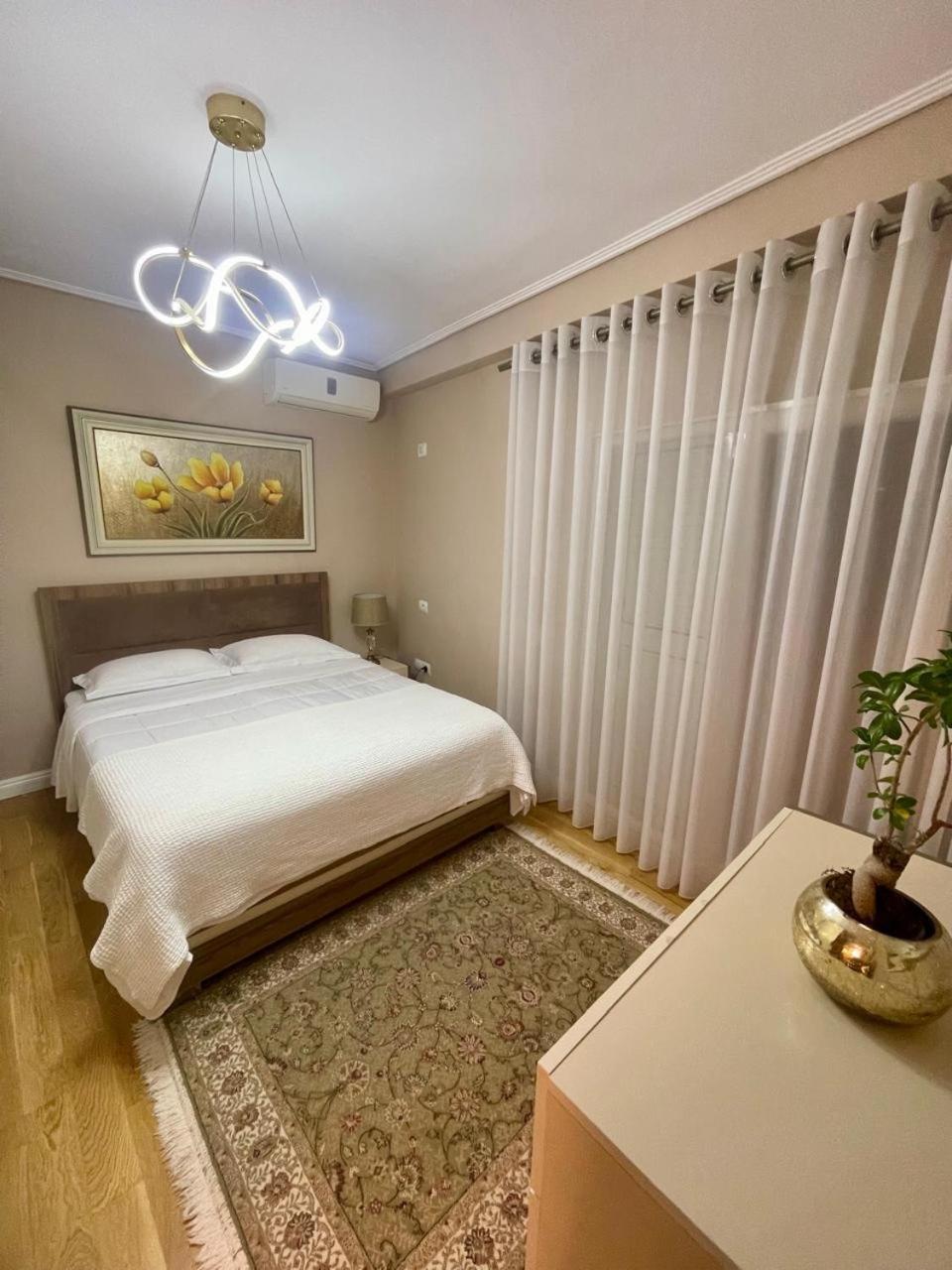 Deoni Apartment Luxury Tirana Eksteriør billede